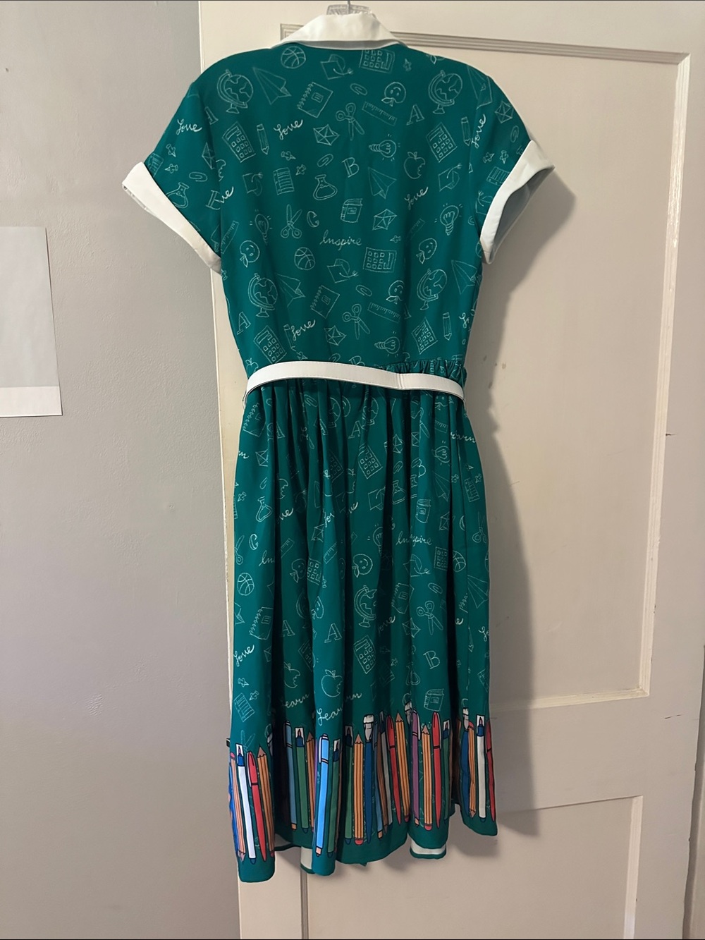 Unique Vintage Teal Dress with White Trim and Colorful Pencil Hem, Size M (6-8) - Picture 7 of 12